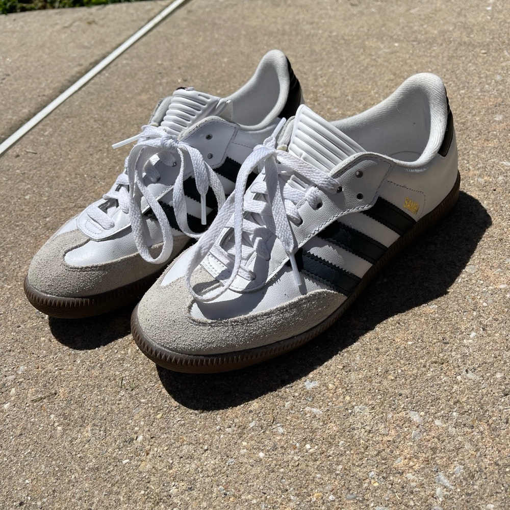 Adidas White and Black Classic Sneakers men’s 7 fits like women’s 8.5